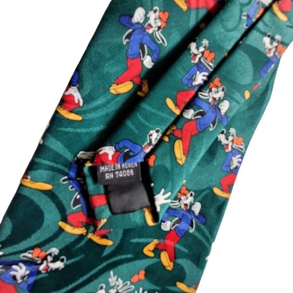 Mickey Unlimited Green and Red Goofy Tie - Picture 3 of 7